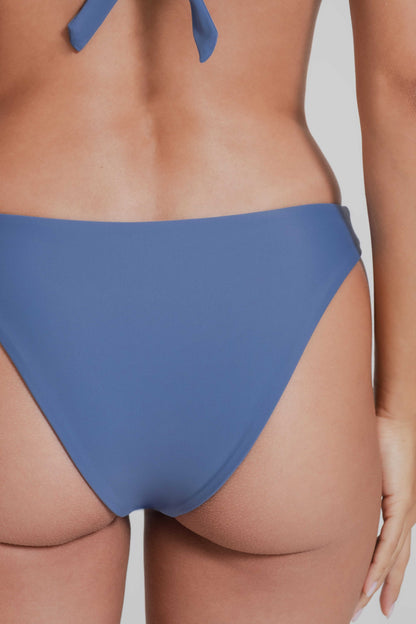 Chloé Bottom, Azur