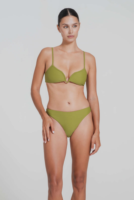 Chloé Bottom, Olivier