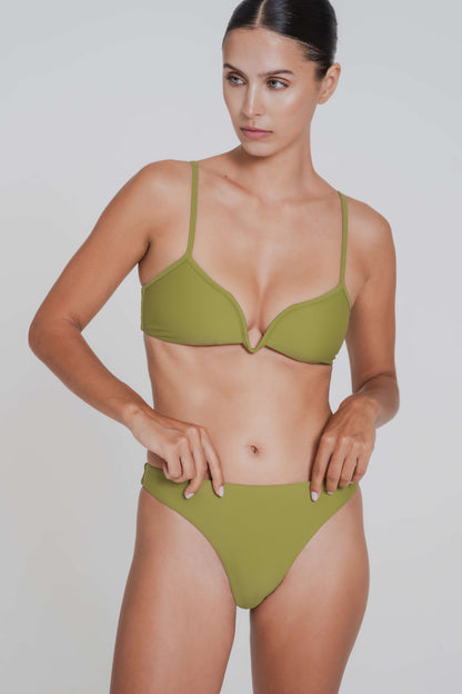 Chloé Bottom, Olivier