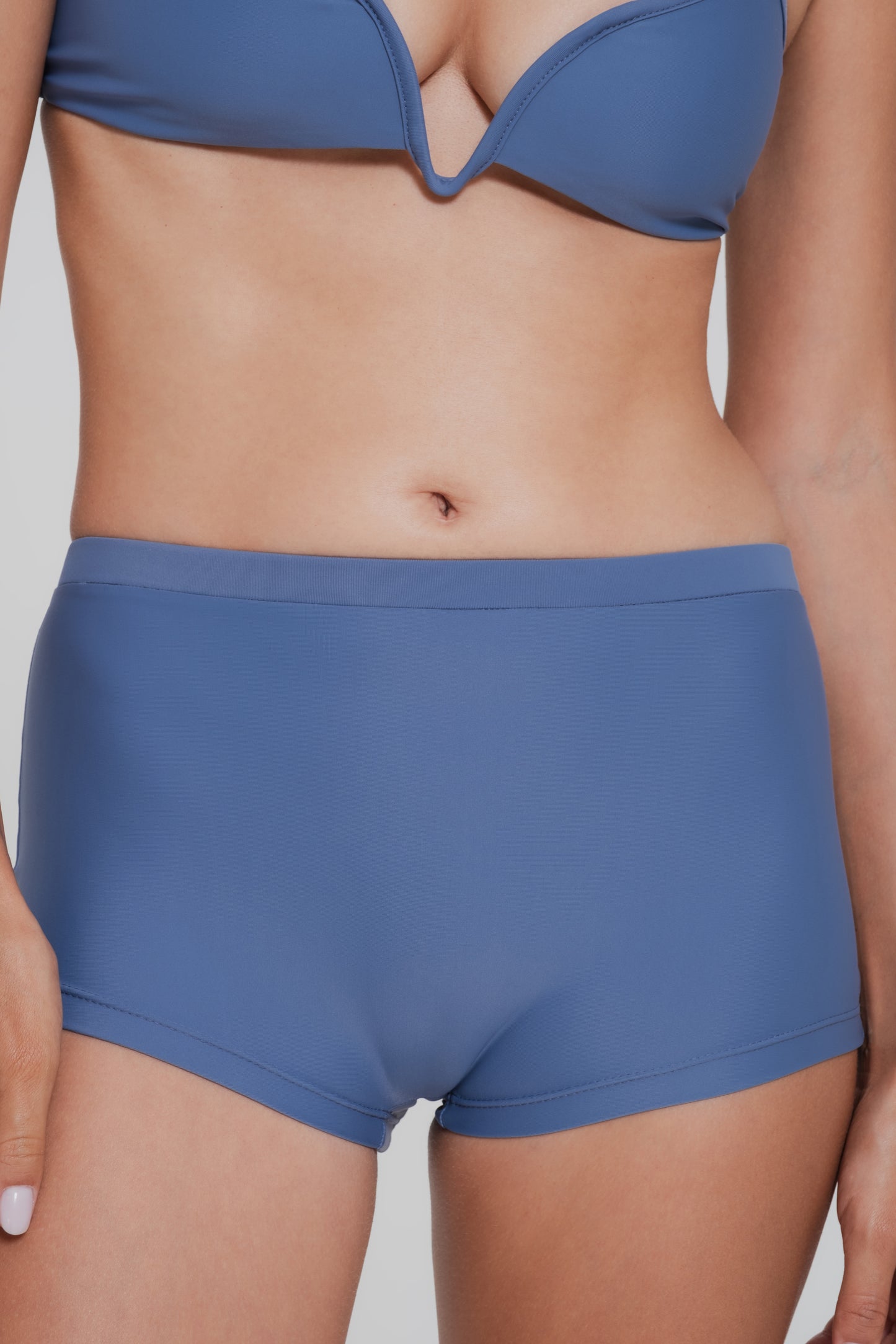 Lucie Short, Azur