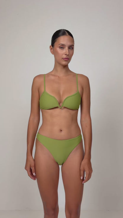 Chloé Bottom, Olivier