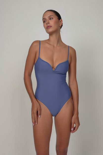 Madeleine One Piece, Azur