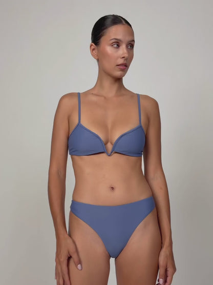 Chloé Bottom, Azur